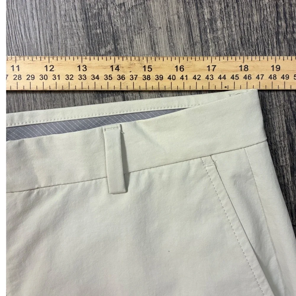 Vineyard Vines On-The-Go Shorts Mens 36 Stone Beige OTG Performance Chino 7